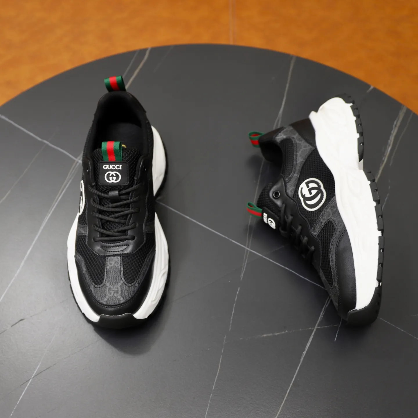 Ex-factory price: 462💰🙅‍♂️🙅‍♂️🙅‍♂️ Brand: Gucci GUCCi Standard code: 38-44 (45 customized) Grade: Same as the official website Material: Original material splicing Comfortable and breathable lining Lightweight and wear-resistant sports outsole Style category: Men's fashionable casual shoes Running sneakers Distinguished luxury brand elements Top luxury Color: actual picture color